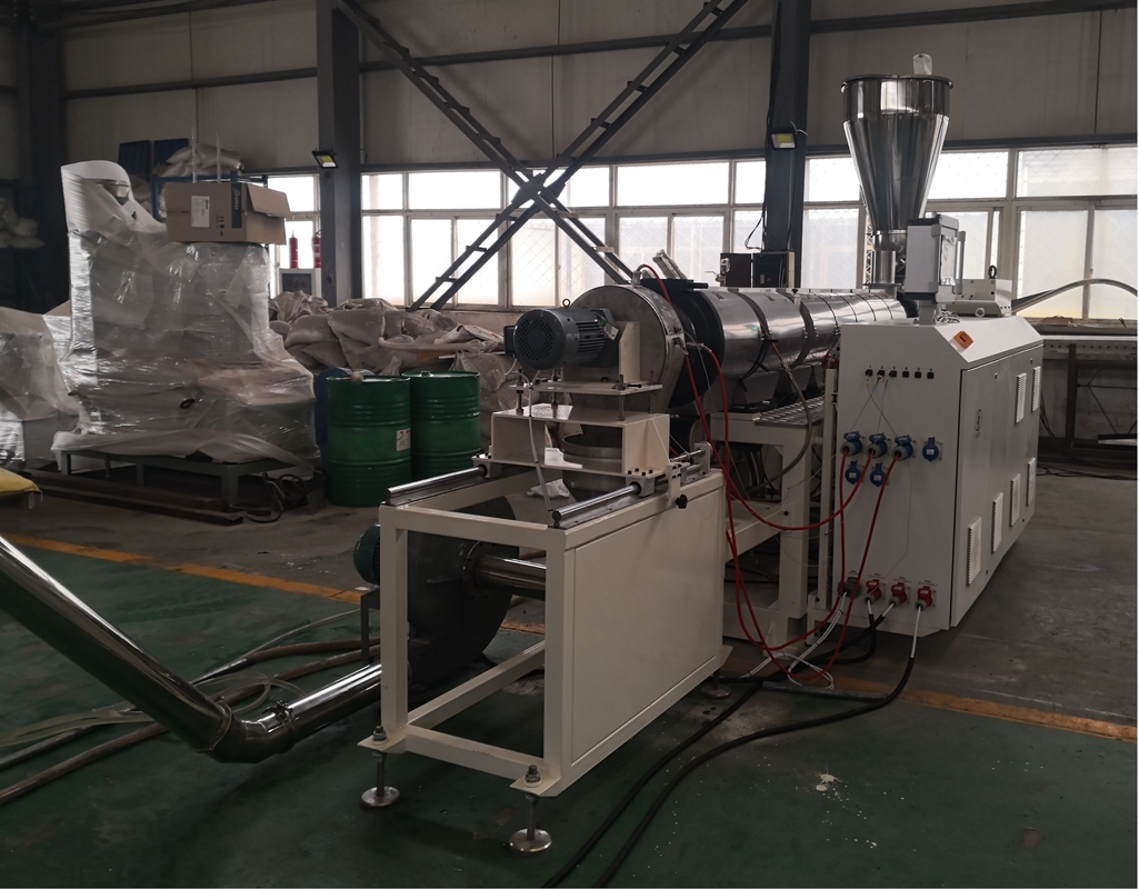 Parrallel Twin Screw Extruder With Intergral Reducer Counter Rotating Pvc Pipe Granules Making Machine HYPS67/27