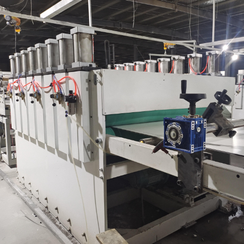 Shenzhen HYPET Carbon Crystal Plate Extrusion Production Line , Three Layers PVC Foam Board Equipment Making Machine Manufacturer
